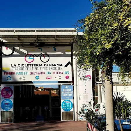 Express Traveller's Front Station Fs Privat Parking Apartment Parma