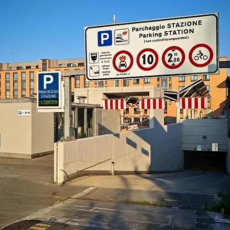 Parma Express Traveller'S Lodging Front Station Fs Covered Parking