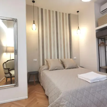 Express Traveller's Front Station Fs Privat Parking 帕爾馬