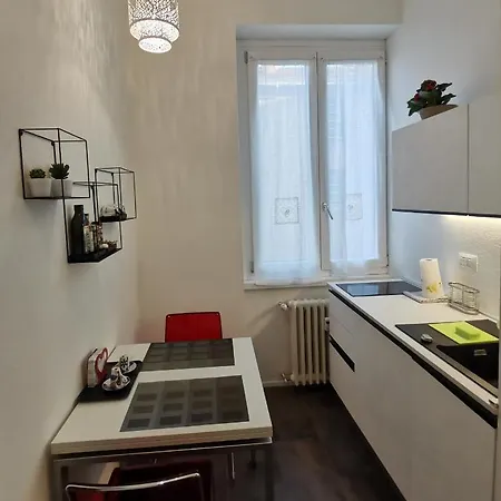 Express Traveller's Front Station Fs Privat Parking * 帕爾馬