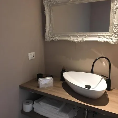 Express Traveller's Front Station Fs Parking Apartment