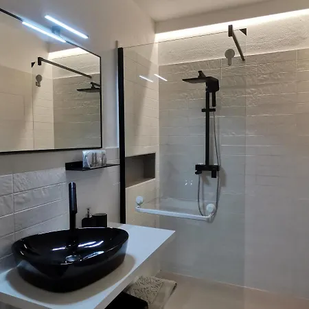 Apartment Express Traveller's Front Station Fs Privat Parking *