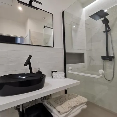 Express Traveller's Front Station Fs Privat Parking * Parma