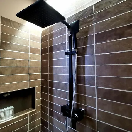 Express Traveller's Front Station Fs Privat Parking * 帕爾馬