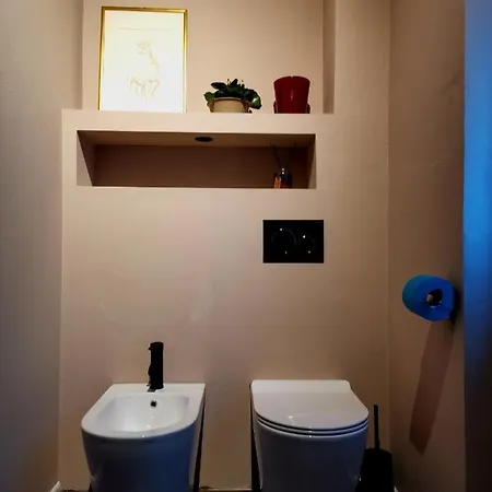 Express Traveller's Front Station Fs Privat Parking * 帕爾馬