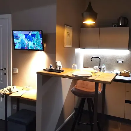 Express Traveller's Front Station Fs Parking Apartment Parma