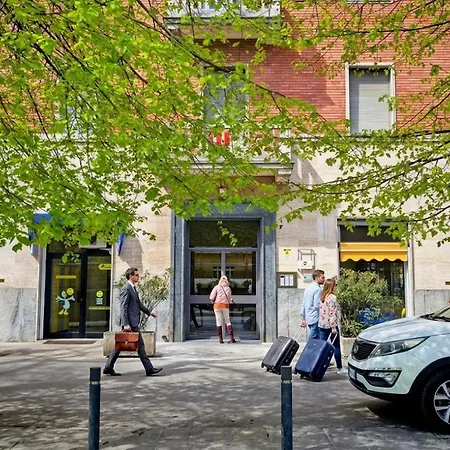 Express Traveller's Front Station Fs Covered Parking Appartement Parma