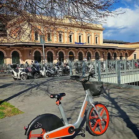 Parma Express Traveller'S Lodging Front Station Fs Parking & Bicycle Storage *