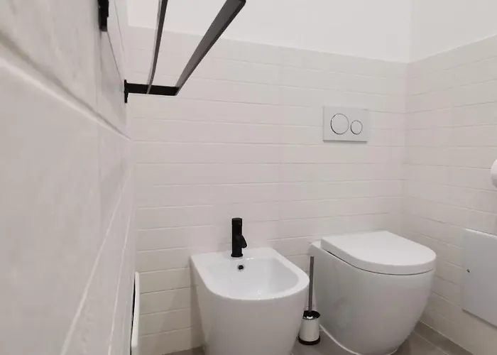 PARMA EXPRESS Travellers Lodgings - SELF CECK IN * Parma