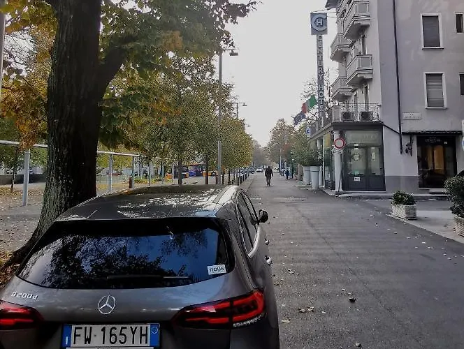 Express Traveller's Front Station Fs Privat Parking Parma