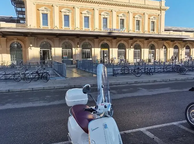 Express Traveller's Front Station Fs Privat Parking *