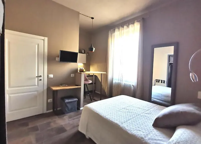 Parma Express Traveller'S Lodging Front Station Fs With Covered Parking Daire