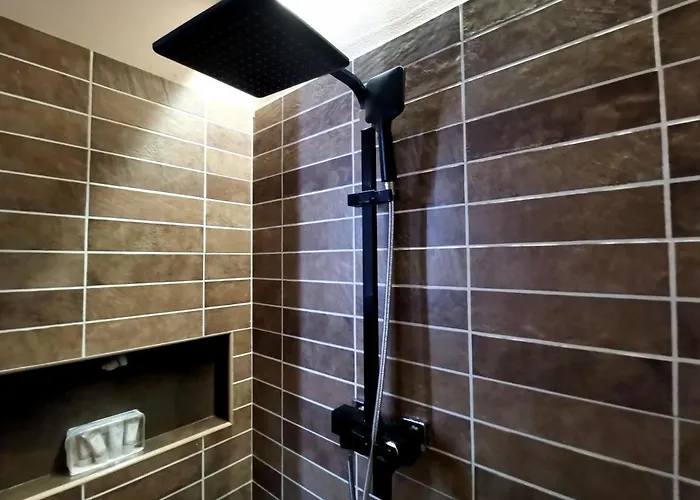 PARMA EXPRESS Travellers Lodgings - SELF CECK IN * Parma